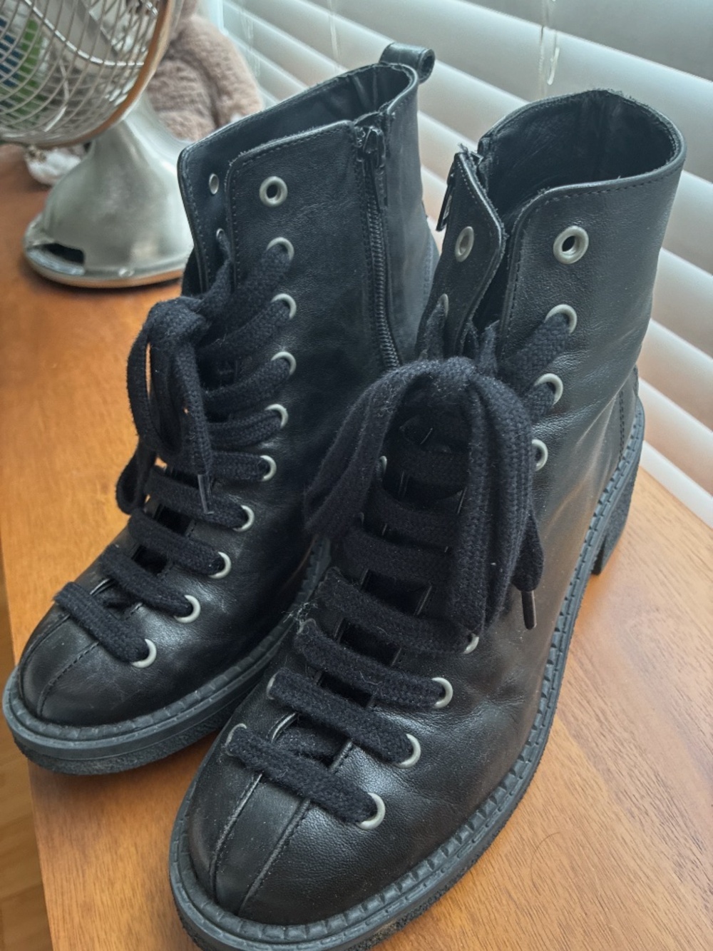 Fluevog Slacker sz 8 moto/ ankle boots - Picture 11 of 11